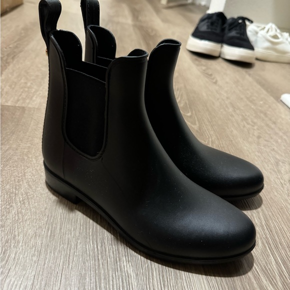 Sam Edelman Matte Chelsea Rain Booties - Picture 4 of 10